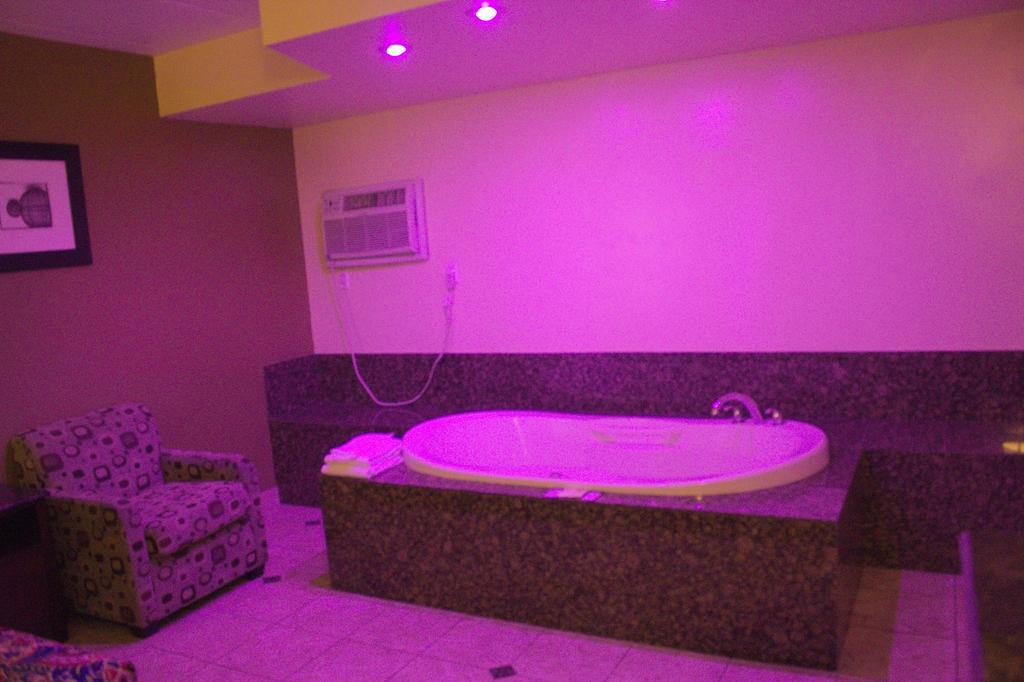 كنتريسايد American Inn And Suites المظهر الخارجي الصورة