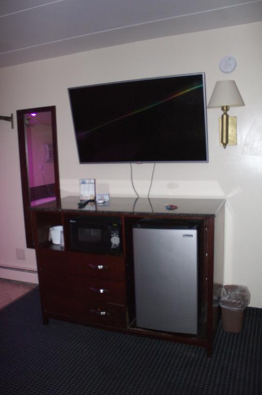 كنتريسايد American Inn And Suites المظهر الخارجي الصورة