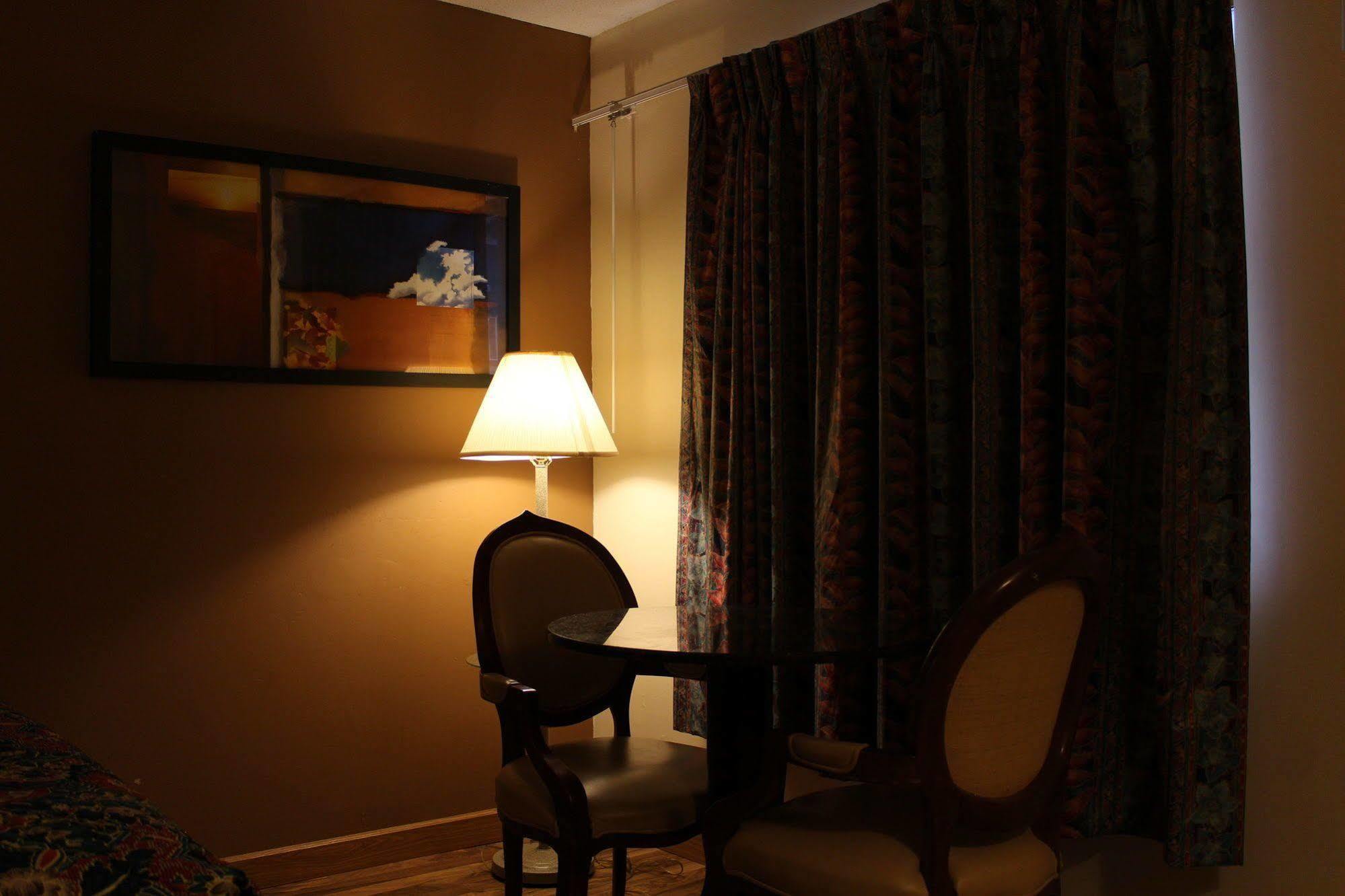 كنتريسايد American Inn And Suites المظهر الخارجي الصورة