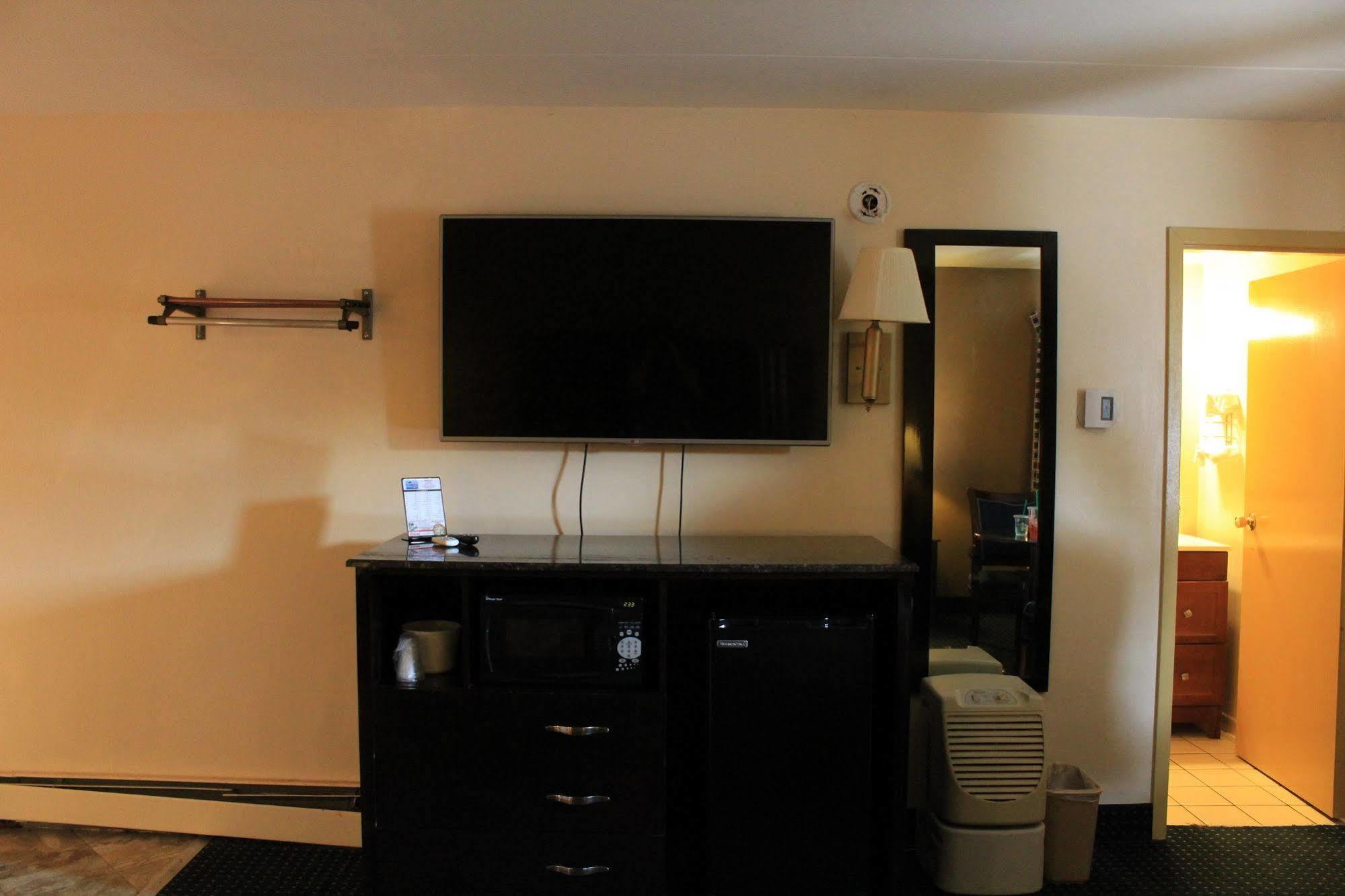 كنتريسايد American Inn And Suites المظهر الخارجي الصورة